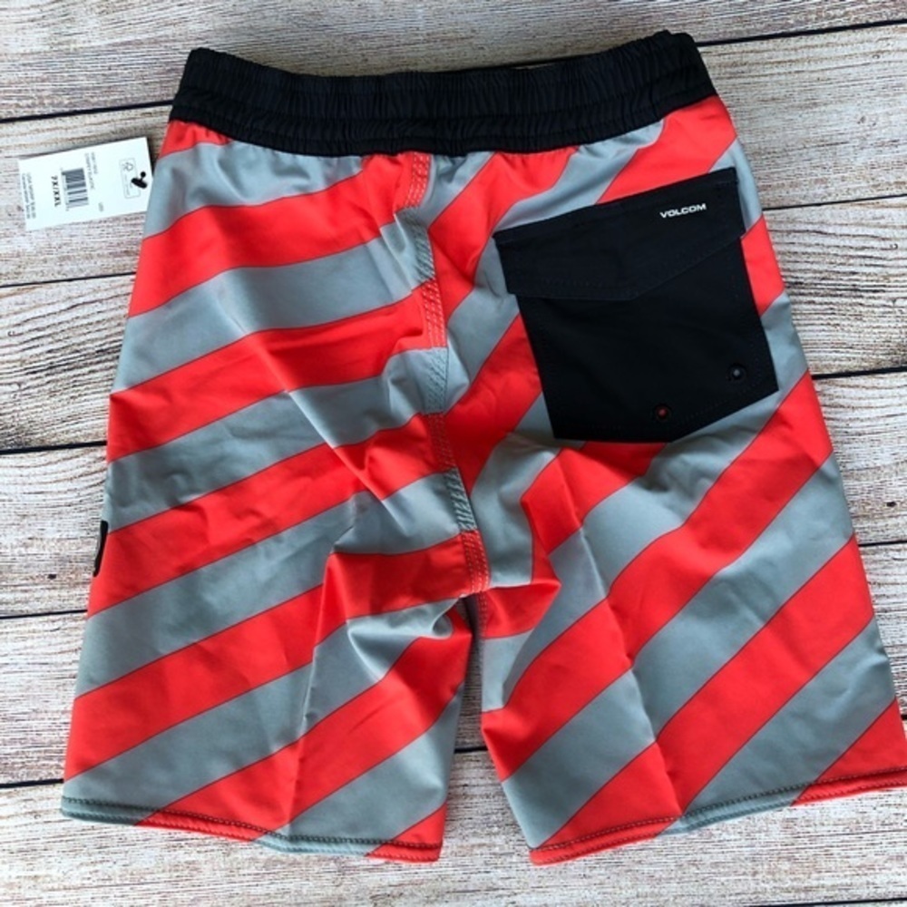 VOLCOM Youth/boys swimming Board Shorts - Picture 3 of 4